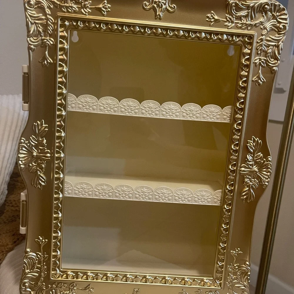 ROOM2ROOM VIRAL Gilded Display Shelf in Gold